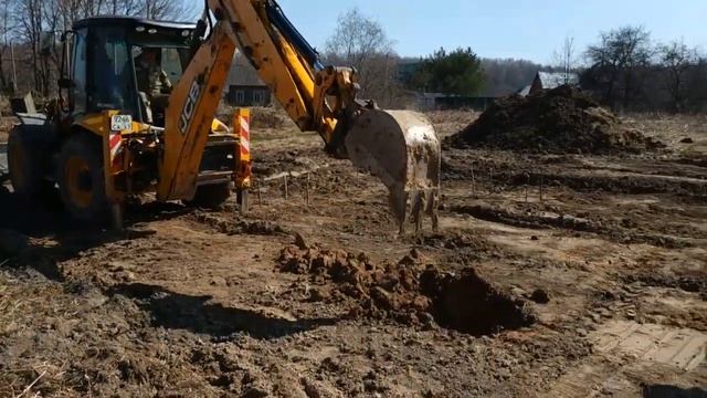 Деревянный дом на камнях. Копаем землю под фундамент. Часть 2 смотреть онлайн
