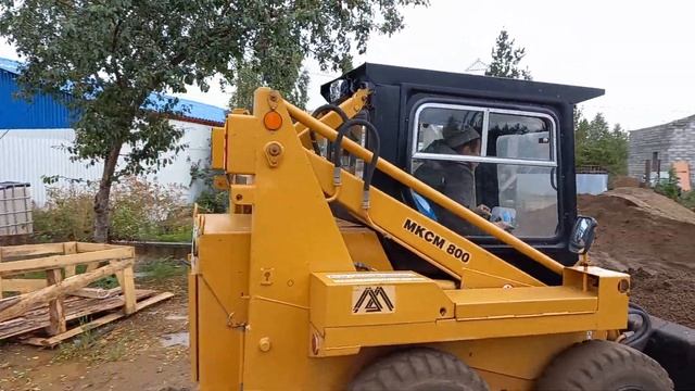 МКСМ-800. Ровняю кучи и переставляю ЗиЛ смотреть онлайн