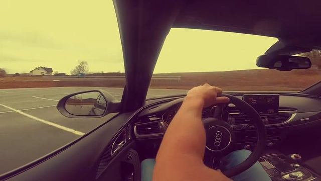 Drifting with Audi RS6 Performance смотреть онлайн
