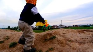 Весёлые истории про трактор Трактор сломался отвалилось колесо Дима приехал на помощь