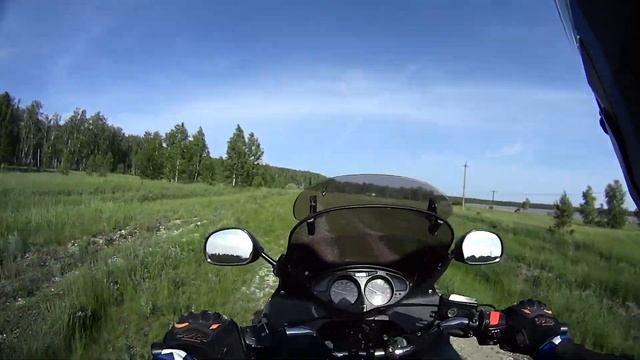 Honda NT650 V Deauville съехал с асфальта