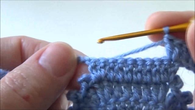 Как связать платье для пупса крючком // мастер-класс Toyfabric