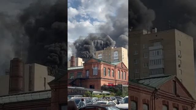 [ Альбом ]
⚡️Столб чёрного дыма поднимается над Москвой - в самом центре столицы пожар По данным МЧ смотреть онлайн