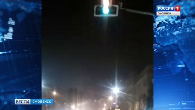 На смоленском проспекте Гагарина вспыхнули электропровода и «свихнулся» светофор смотреть онлайн