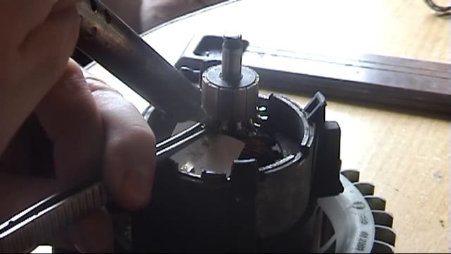 Ремонт мотора вентиляции салона VW/Ауди.Bosch.Замена коллектора и щёток. смотреть онлайн