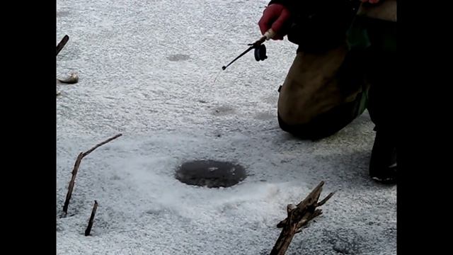 @Рыбалка в глухозимье на окуня и карася смотреть онлайн