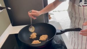 Обзор нашей квартиры в Таиланде. Ника готовит котлеты. Рассказываем сколько стоит.