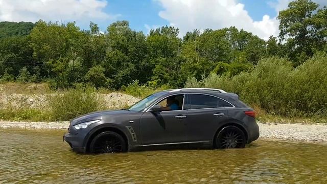 Штурмуем небольшую реку на инфинити (infiniti fx force little river) смотреть онлайн
