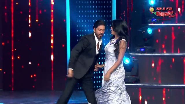 Antara Mitra Shakes A Leg With Shahrukh Khan At The Royal Stag Mirchi Music Awards | Radio Mirchi смотреть онлайн