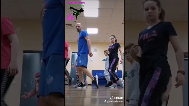 УЧИМ НОВЫЙ ШАФЛ ТАНЕЦ SHUFFLE DANCE TUTORIAL ИЗ ТИК ТОК ТАНЦЫ 2020 смотреть онлайн