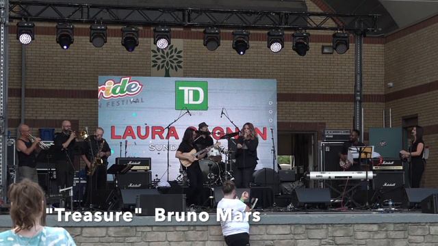 Laura Gagnon at Pride London, On 2022 (LIVE) смотреть онлайн