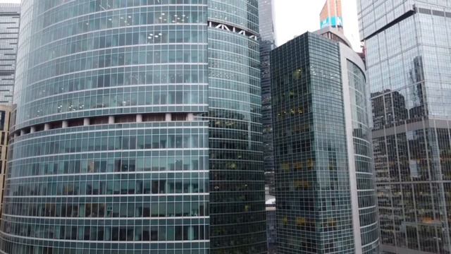 МОСКВА СИТИ ПОЛЕТ НА КОПТЕРЕ СРЕДИ МНОЖЕСТВА ГЛУШИЛОК. смотреть онлайн