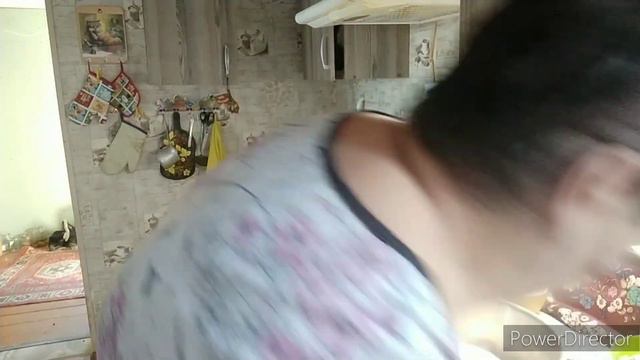 Целый день у плиты. Мамочка всех накормит. смотреть онлайн