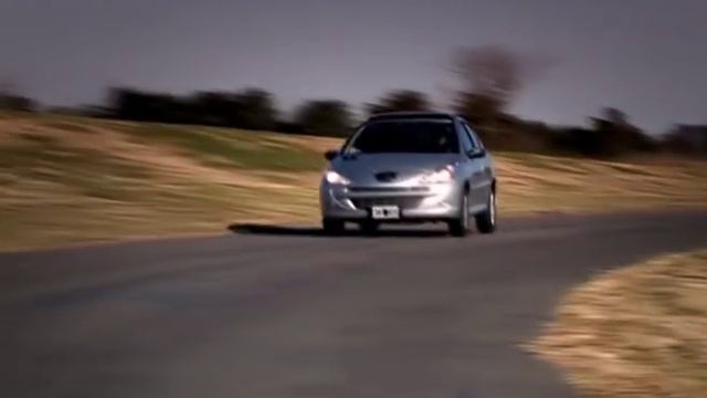 Peugeot 207 Compact 1.4 HDI - Test - Matías Antico смотреть онлайн