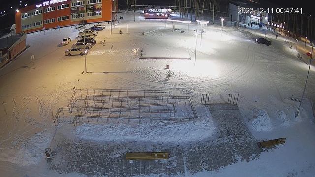 11 декабря в Усть-Куте водитель джипа рассекал по новому парку в Речниках смотреть онлайн