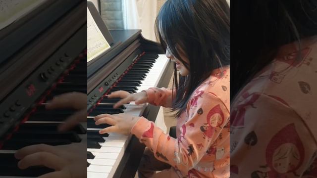 피아노를 쳐봐요~~🎼🎶🎵🎹🥰 Play the piano🤩 смотреть онлайн