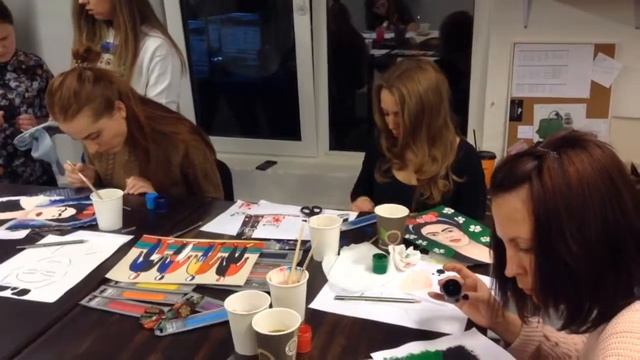 Фэшн-иллюстрация на ткани. Мастер: Дарья Мороз смотреть онлайн