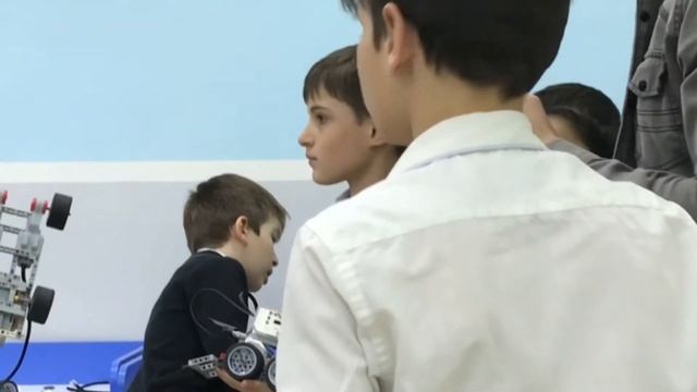 Соревнования между обучающимися объединения «Робототехника» по Сумо смотреть онлайн