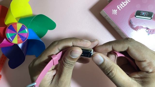 FITBIT LUXE : LEARN TO CHANGE BAND UNDER 1 MINUTE. ( In Hindi ) смотреть онлайн