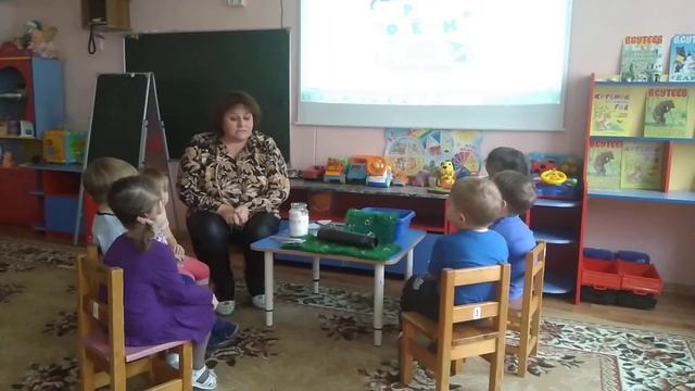 Фрагмент беседы с детьми младшего дошкольного по сказке В.Сутеева "Три котенка". ГБОУ Школа №2109 смотреть онлайн