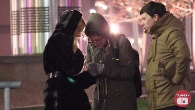 Простой способ взять номер телефона у девушки (социальный эксперимент-пикап)