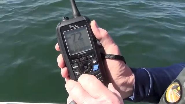 On The Water Review of Icom M94D Handheld VHF смотреть онлайн