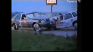 Краш тест автомобиля Mersedes-Benz W140 S320