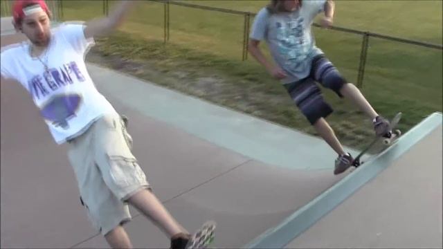 Doubles Skateboarding - Pt 1- There's a Snake in My Boot! смотреть онлайн