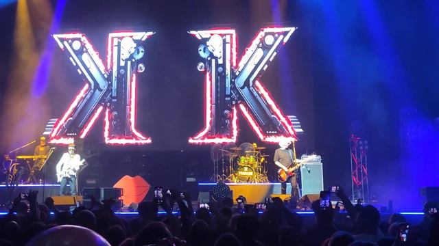 Песня Королевство Кривых группа Пикник на ВТБ Арена смотреть онлайн