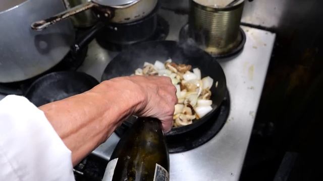 【洋食グリル食い尽くし】チキンカツ・ビーフシチュー・エビフライ・㊙️裏メニューのクリーム煮とカレーライス