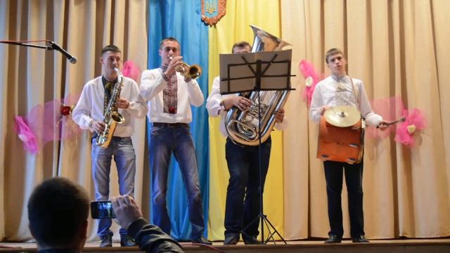 "Я і Сара" Саксафон,Труба,Туба,Бубон .... смотреть онлайн