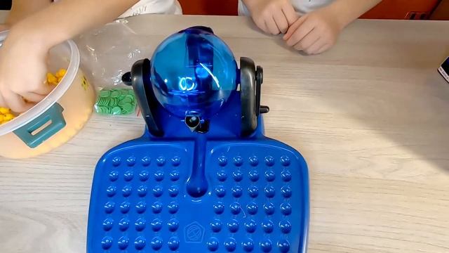 Распаковка игры Bingo. делаем обзор игрушки,для детей смотреть онлайн