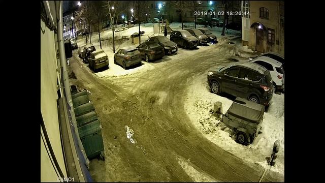 Упавший рекламный щит на Невском 150 при увеличении изображения. смотреть онлайн