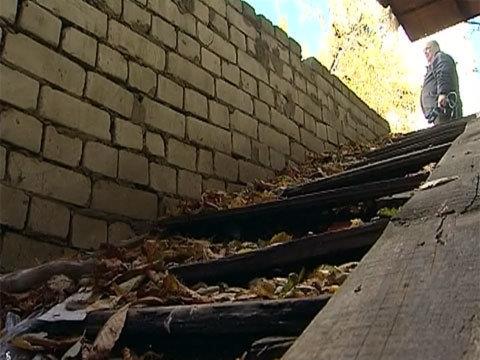 В Киеве в подвале обычного дома нашли четверых рабов смотреть онлайн