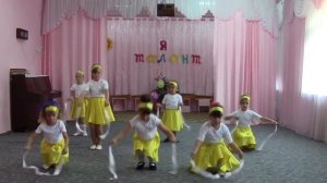 Ритмичный танец "Солнечные зайчики"
