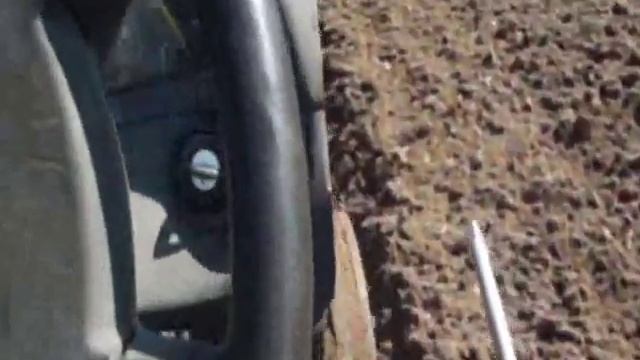 Самодельный трактор. Самодельные плуг 2-х корпусный пробная вспашка. Homemade plow 2 hull. смотреть онлайн