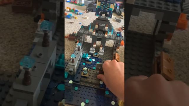 Это я показываю как надо играть в Minecraft и развиваться чтобы там быть крутыми человеками поэтому смотреть онлайн