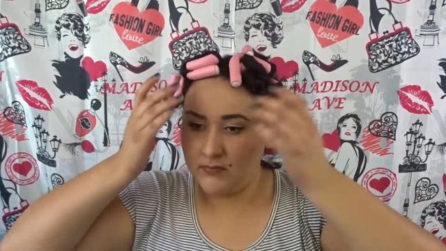 HOW TO CURL YOUR HAIR WITH RUBBER HAIR ROLLERS смотреть онлайн