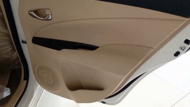 Toyota Yaris Ativ X 1.5 CVT смотреть онлайн