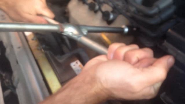 Как выкрутить свечу зажигания, не сорвав резьбу, не сломав свечу. 2 серия - решение смотреть онлайн