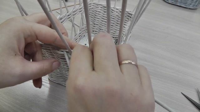 САНИ АЖУРНЫЕ. Конфетница из газетных трубочек смотреть онлайн