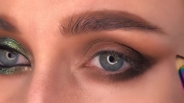 Зелёный Смоки Айс/ GREEN SMOKY EYES смотреть онлайн