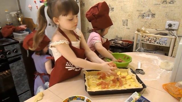 поварята стряпают открытый пирог,19.04.19