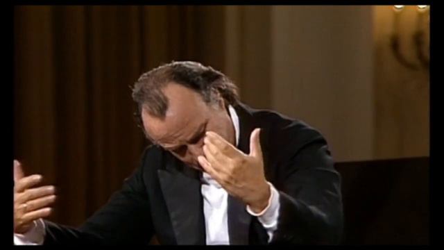 Mozart piano concerto # 19 in F major ~ RADU LUPU / David Zinman conducting смотреть онлайн