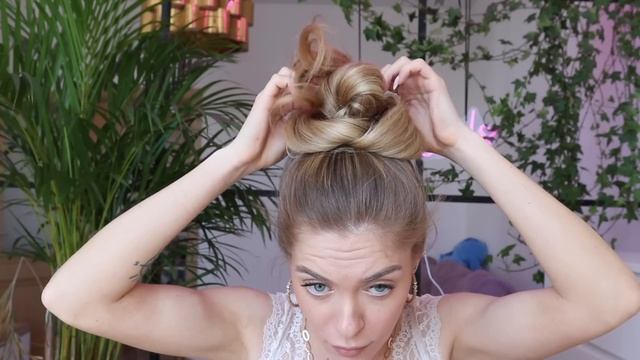 NEW VIRAL TIKTOK MESSY BUN! SO QUICK & EASY! ЭТО САМЫЙ ПРОСТОЙ СПОСОБ СДЕЛАТЬ ОБЪЕМНЫЙ ПУЧОК! смотреть онлайн