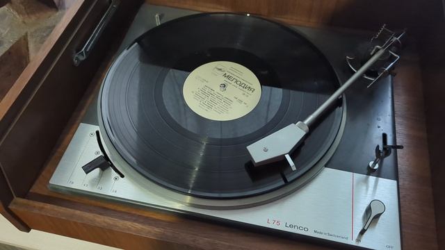 Классика в редком ореховом кабинете проигрыватель Lenco L75 1967 год Thorens Garrard смотреть онлайн