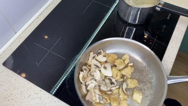 ПАСТА С КУРИЦЕЙ и шампиньонами в сливочном соусе за 12 минут смотреть онлайн