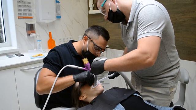 Профессиональная чистка зубов!ORTOMLOUNGEDENTALCLINIC смотреть онлайн