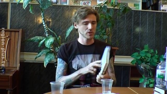 В Мелитополе презентовали роман «Песиголовець» смотреть онлайн