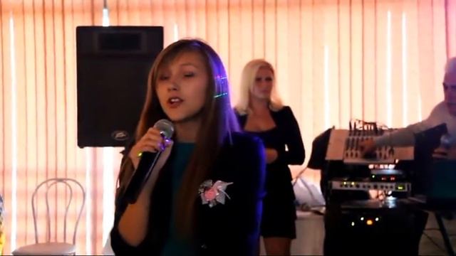 Поздравление на свадьбе! Очень круто поет! смотреть онлайн